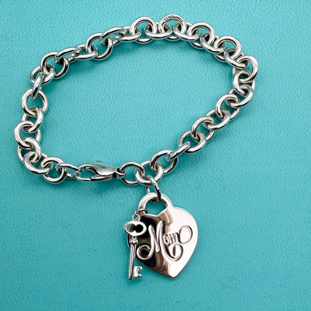 Tiffany & Co 7.75” medium heart mom charm with key charm bracelet - Picture 3 of 11